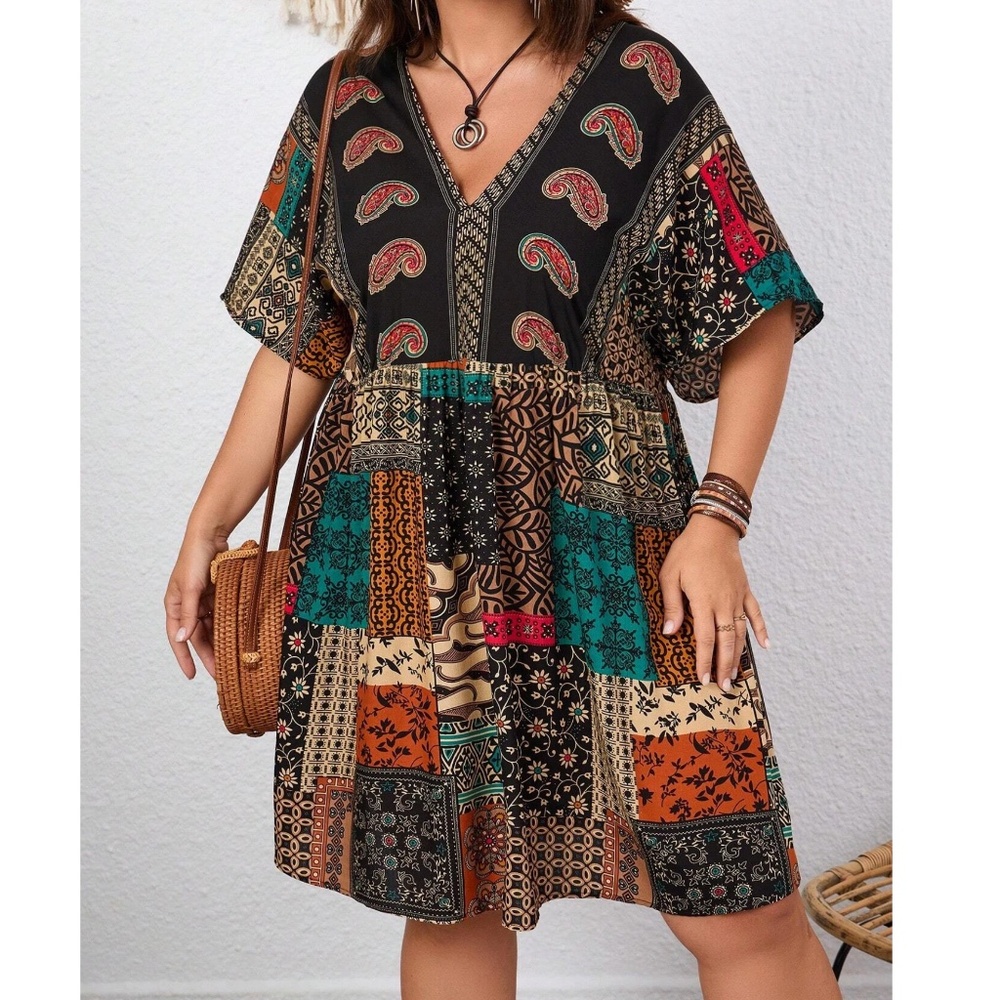 Plus Paisley Floral Print v neck Mini Dress - Picture 3 of 6